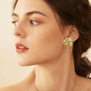 Vintage style clip-on earrings A843